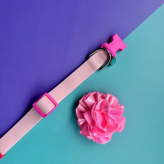 Collar para perros en goma impermeable rosado con flor tul rosado neón
