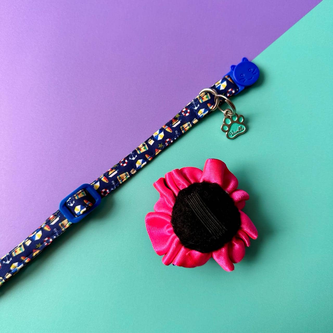 Collar para gatos con flor bicolor fucsia y azul - Playa