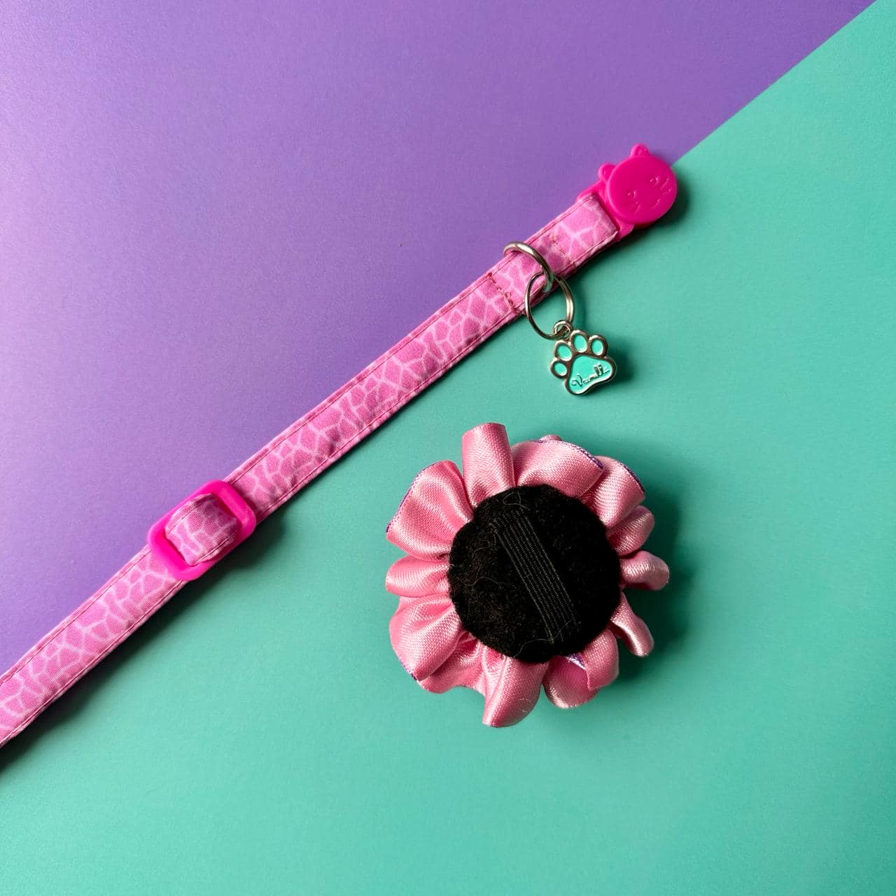 Collar para gatos con flor bicolor lila y rosado - Jirafa