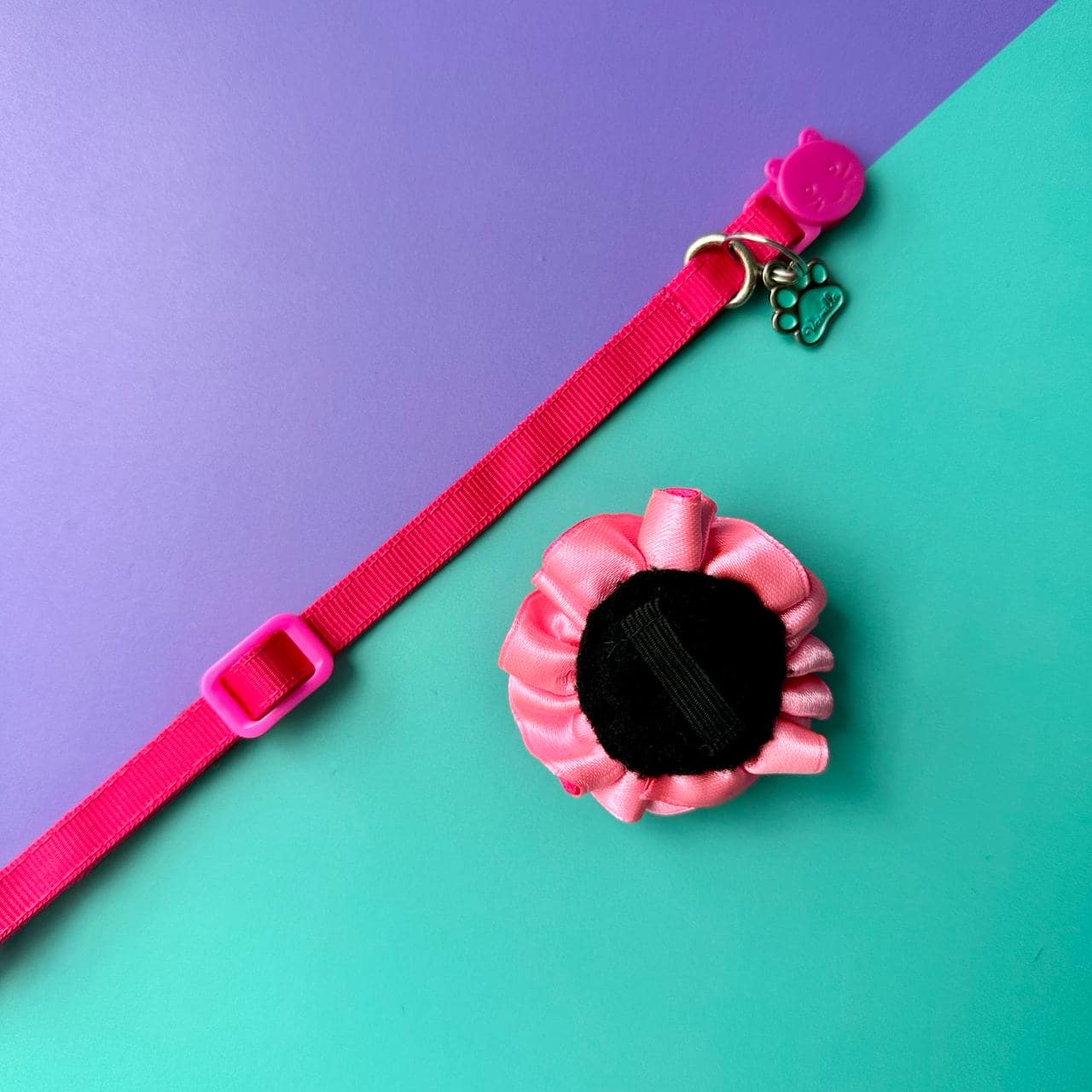 Collar para gatos con flor bicolor fucsia neón y rosado neón