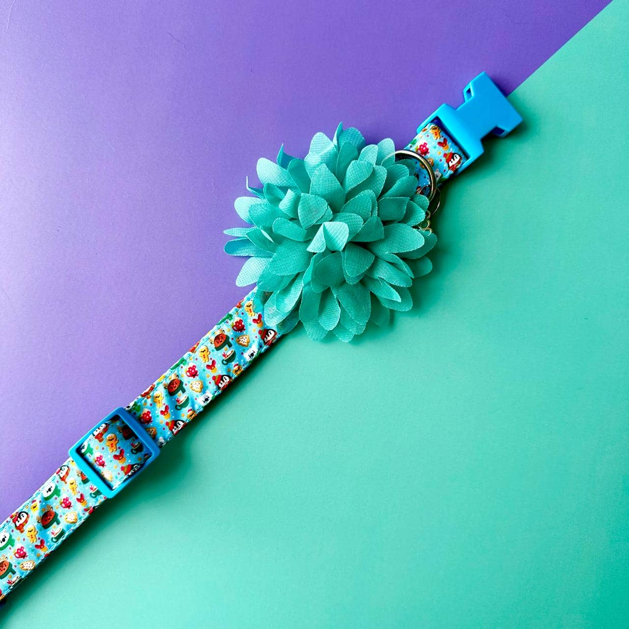 Collar para perros con flor seda de Navidad - Magia Polar azul