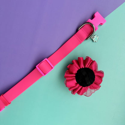 Collar para perros en goma impermeable fucsia con flor tul fucsia oscuro