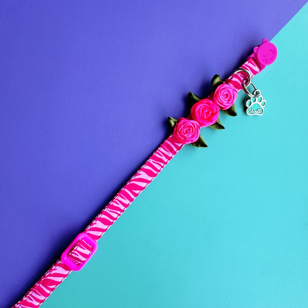 Collar para gatos con rosas Cebra fucsia 3