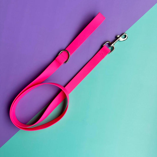 Correa para perros en goma impermeable fucsia