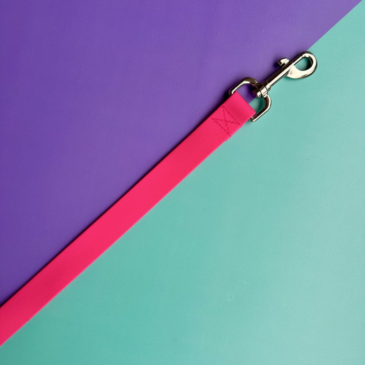 Arnés para perros en goma impermeable step in fucsia y lila con correa