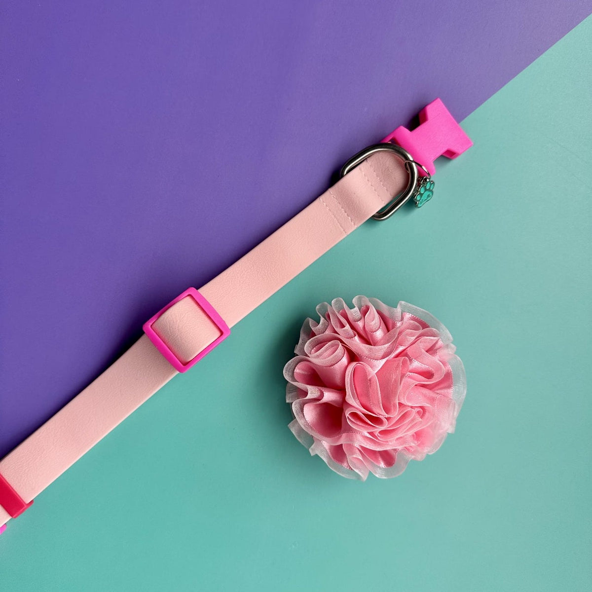 Collar para perros en goma impermeable rosado con flor tul
