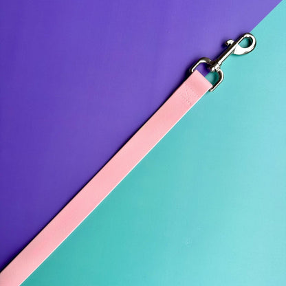 Arnés para perros en goma impermeable rosado y fucsia con correa