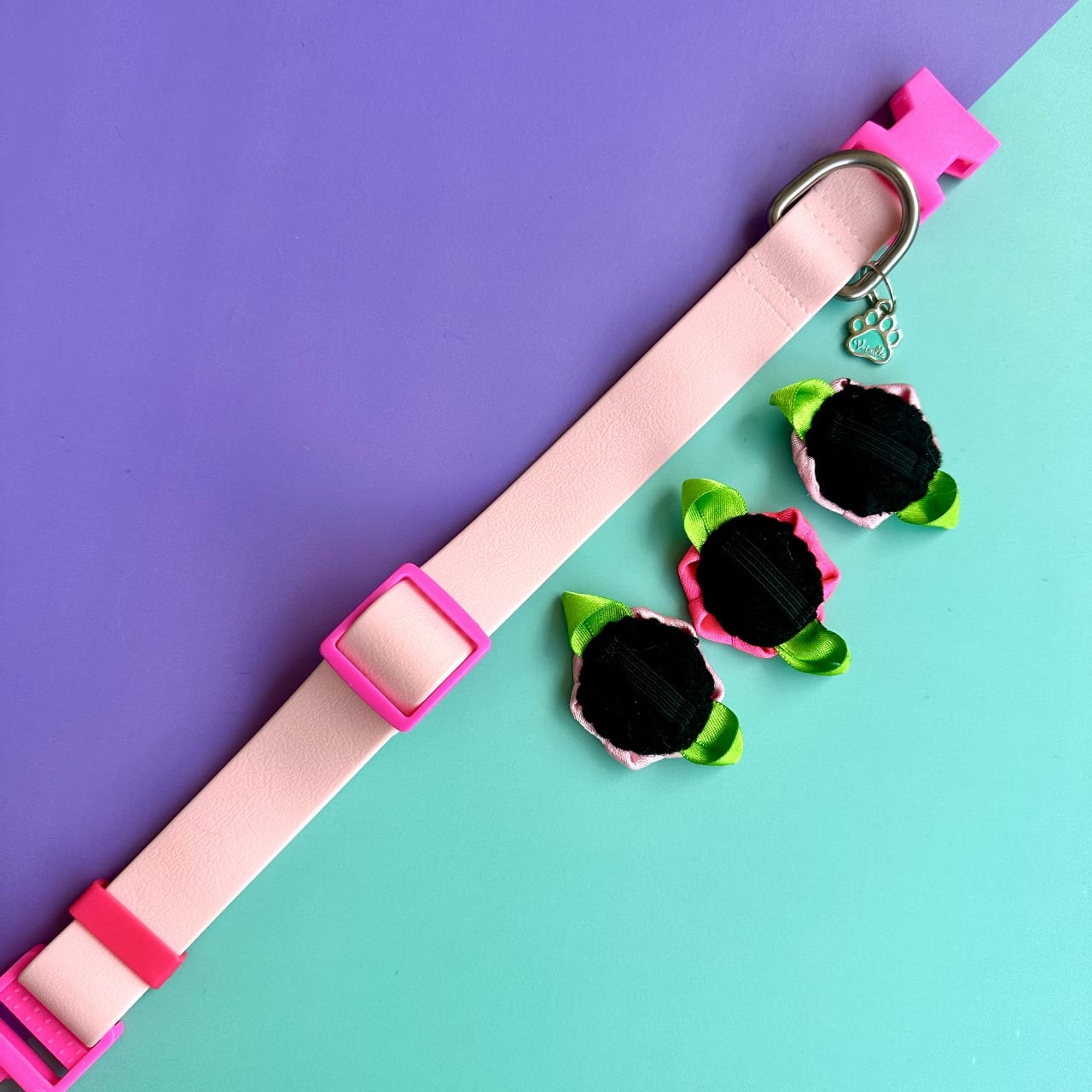 Collar para perros en goma impermeable rosado con rosas