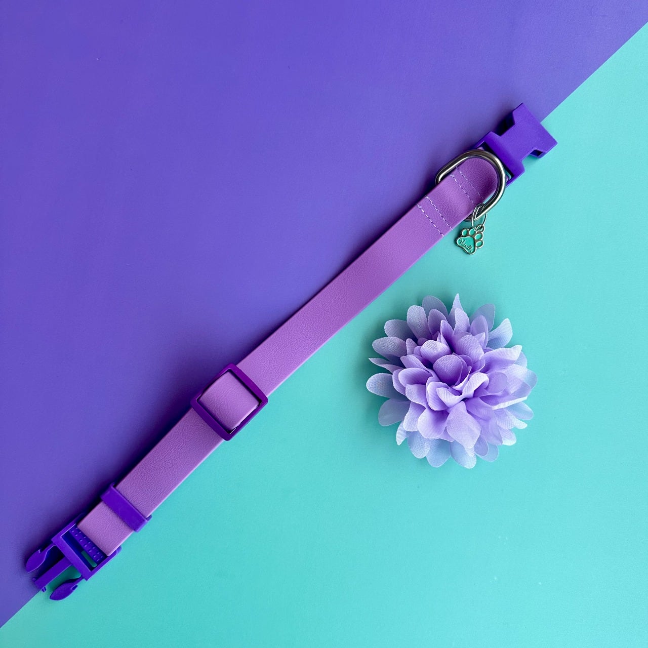 Collar para perros en goma lila con flor seda