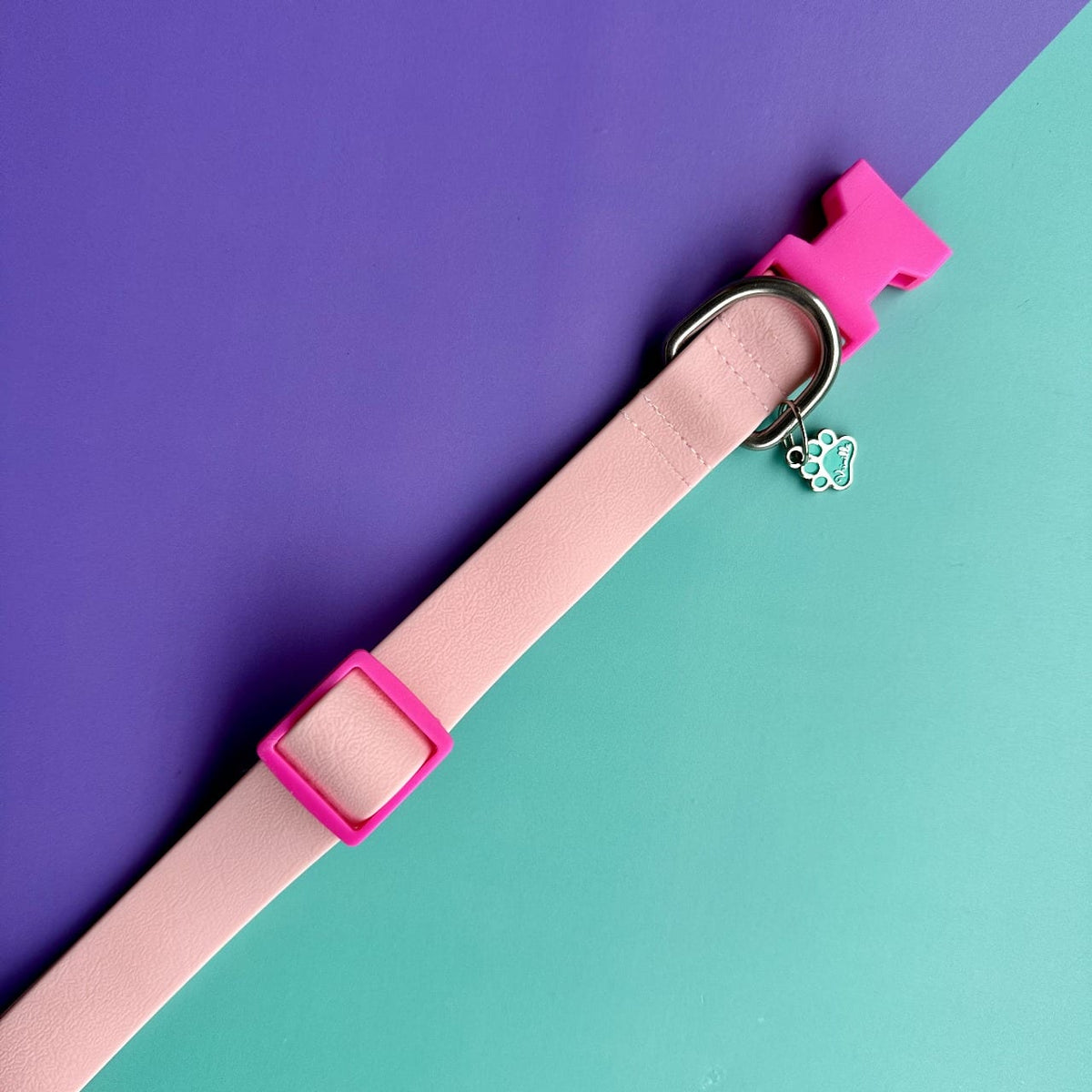 Collar para perros en goma impermeable rosado con flor tul fucsia neón