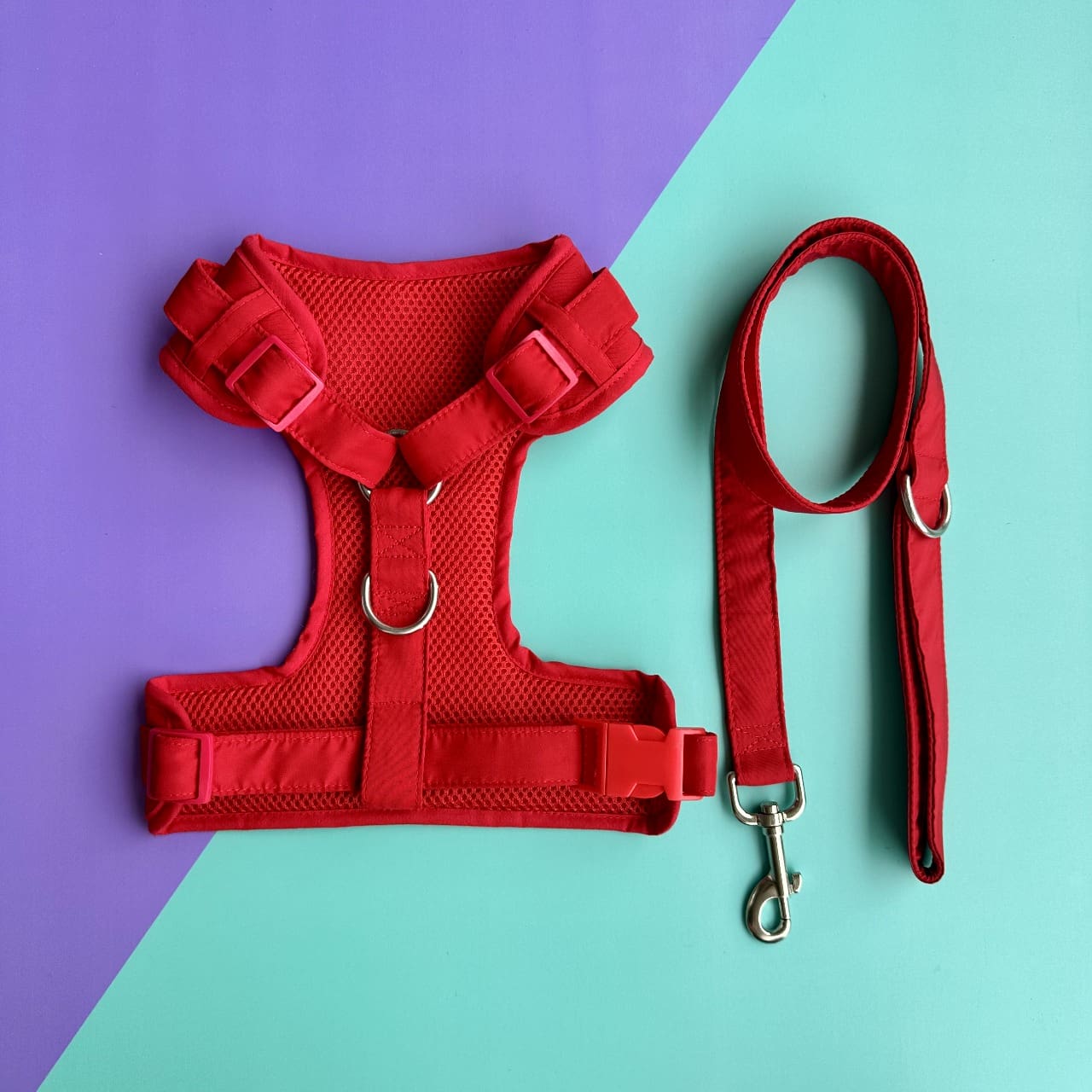 Pechera para perros con correa roja