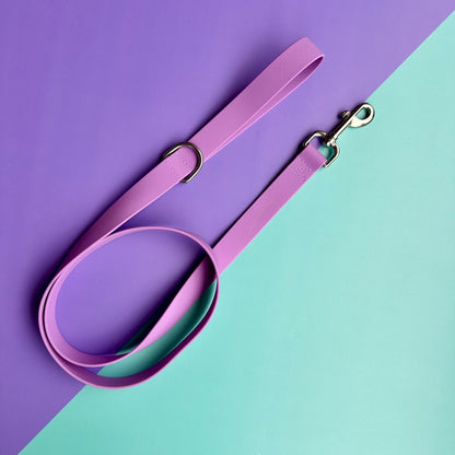 Arnés para perros en goma impermeable lila con correa