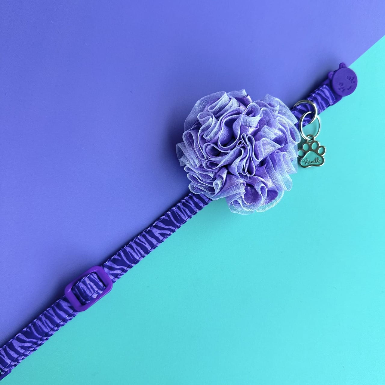 Collar para gatos Cebra lila con flor tul lila