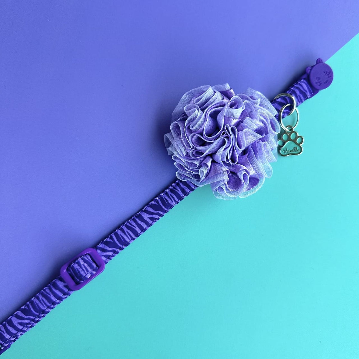 Collar para gatos Cebra lila con flor tul lila