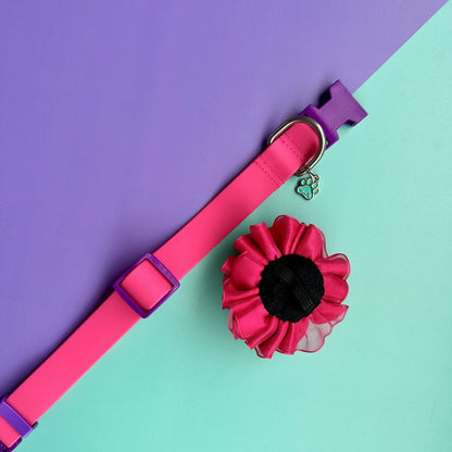 Collar para perros en goma impermeable fucsia y morado con flor tul fucsia oscuro