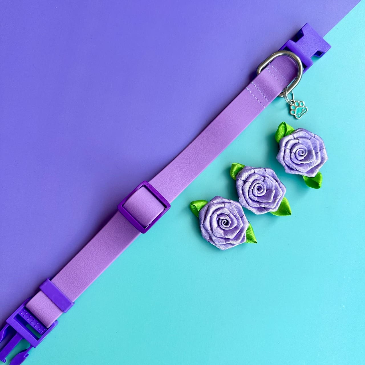 Collar para perros en goma impermeable lila con rosas