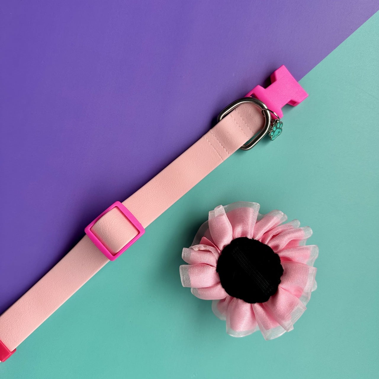 Collar para perros en goma impermeable rosado con flor tul