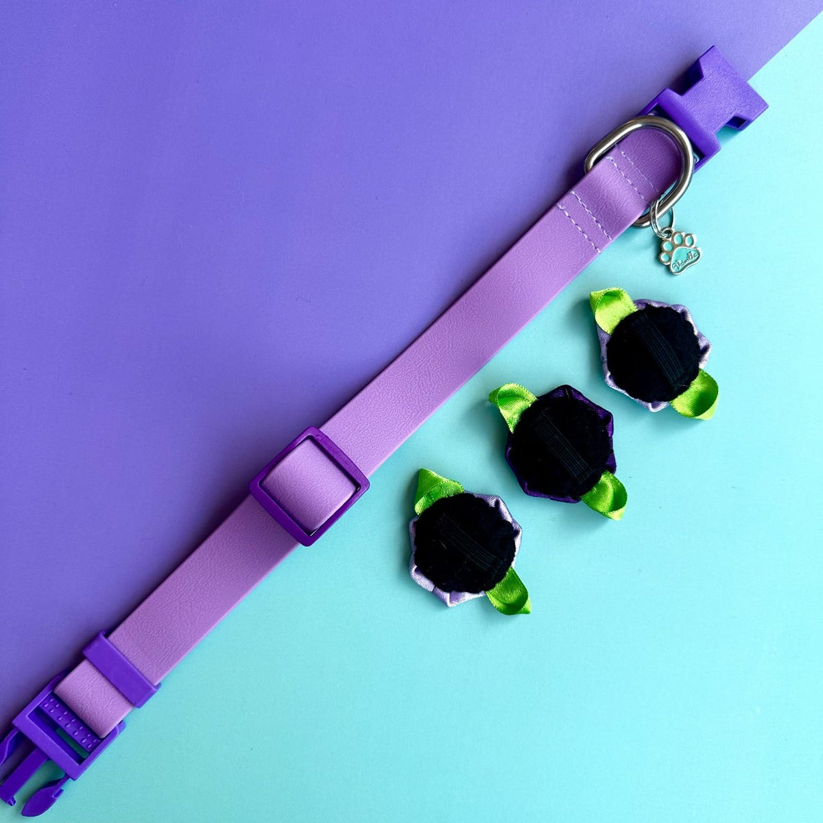 Collar para perros en goma impermeable lila y morado con rosas