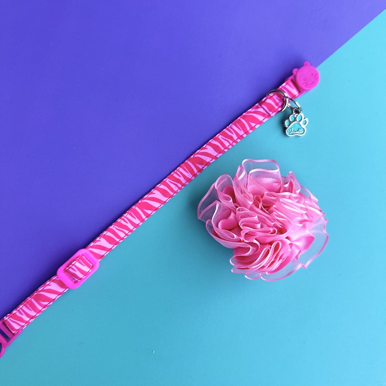 Collar para gatos Cebra fucsia con flor tul rosada