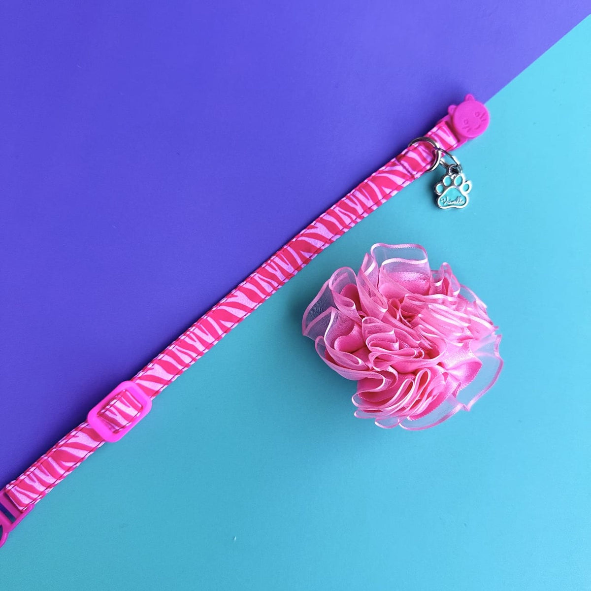Collar para gatos Cebra fucsia con flor tul rosada