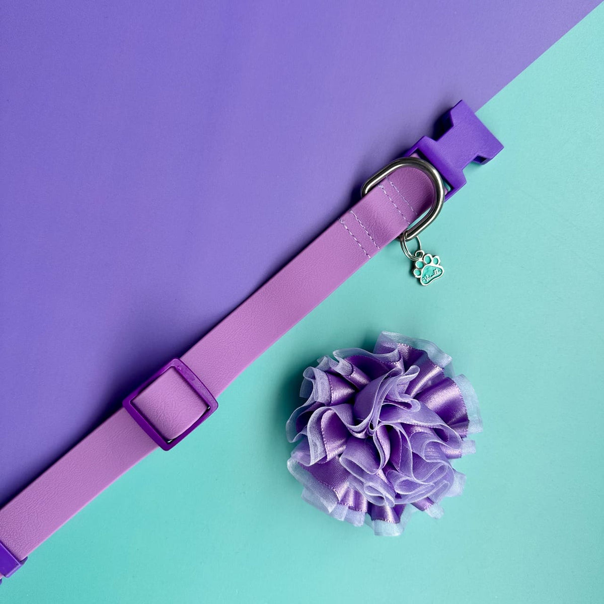 Collar para perros en goma impermeable lila con flor tul lila
