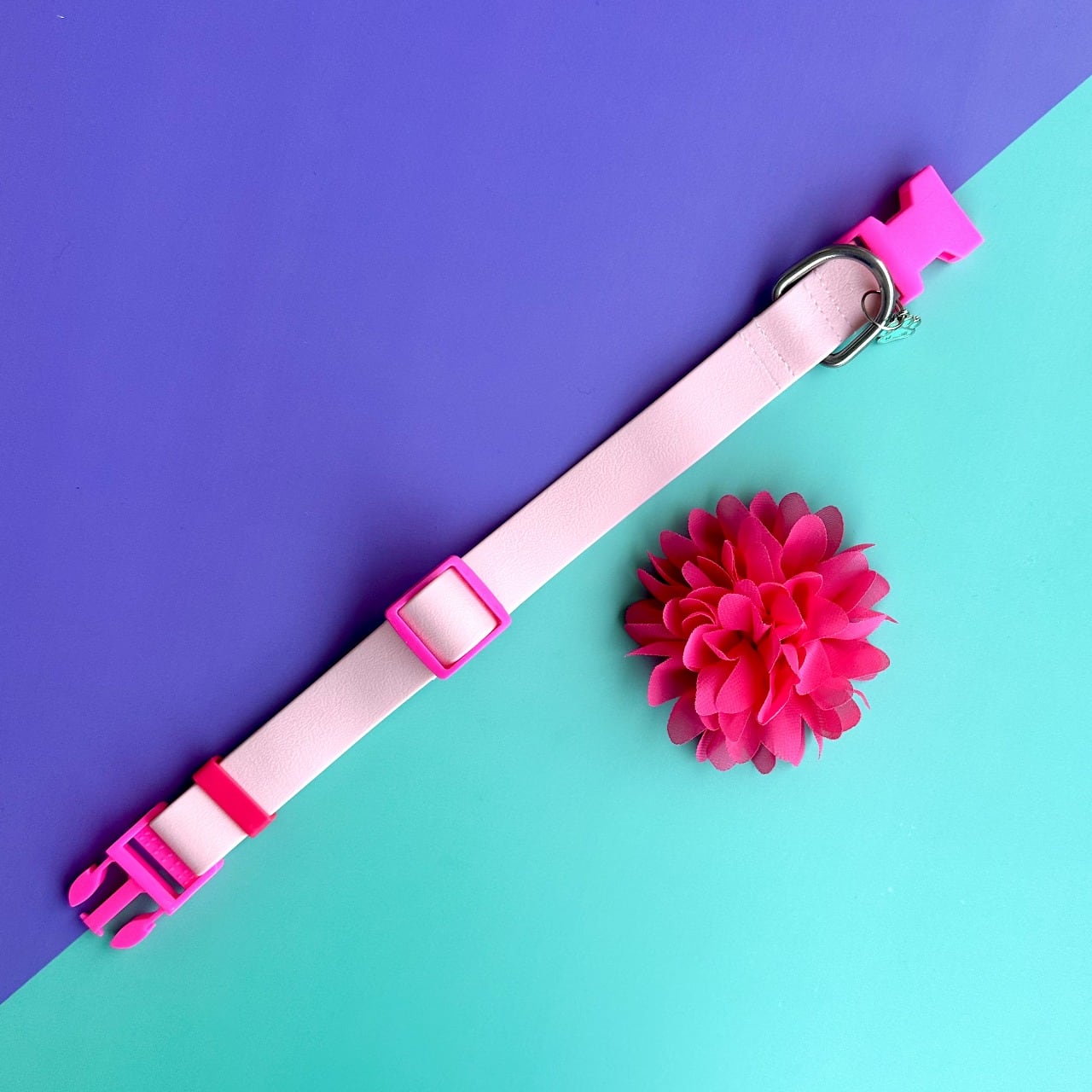 Collar para perros en goma rosado con flor seda