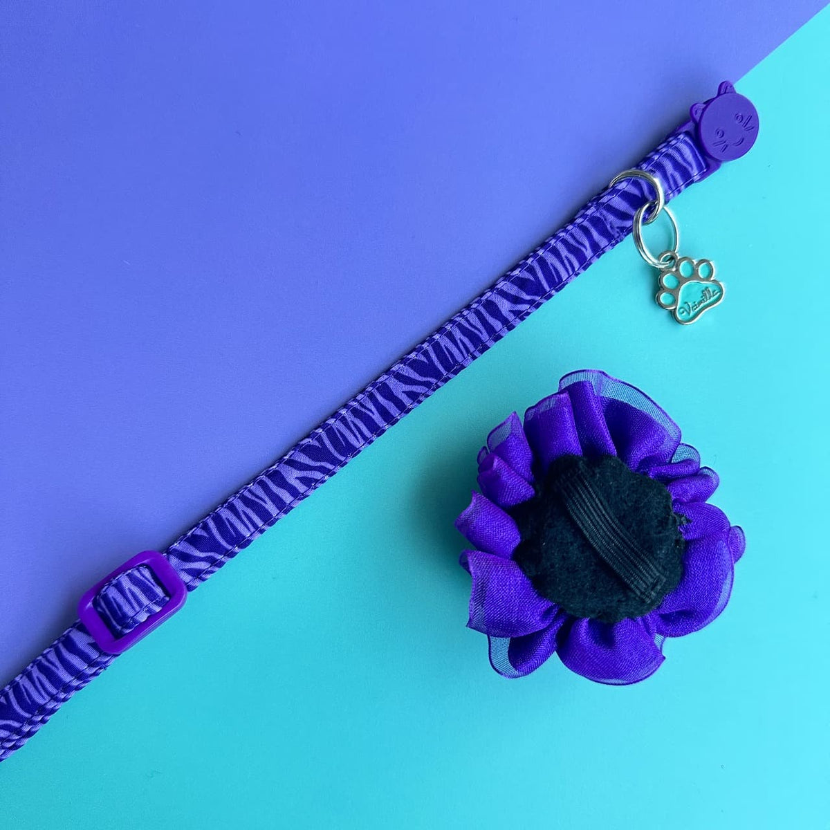 Collar para gatos Cebra lila con flor tul morada