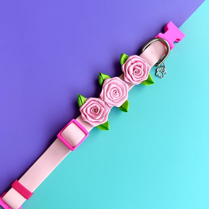 Collar para perros en goma impermeable rosado con rosas
