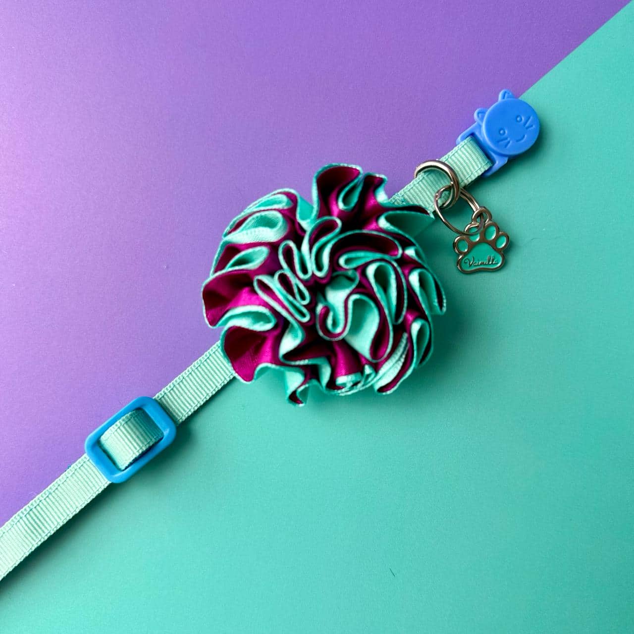 Collar para gatos con flor bicolor morado y aguamarina