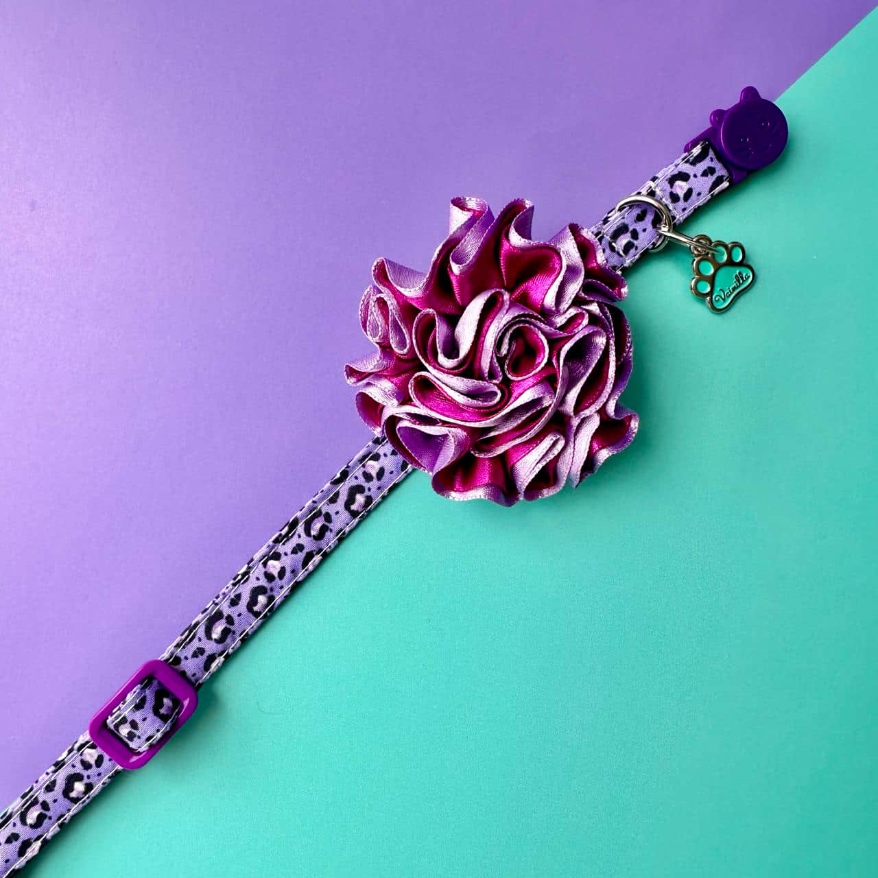 Collar para gatos con flor bicolor morado y lila - Animal print