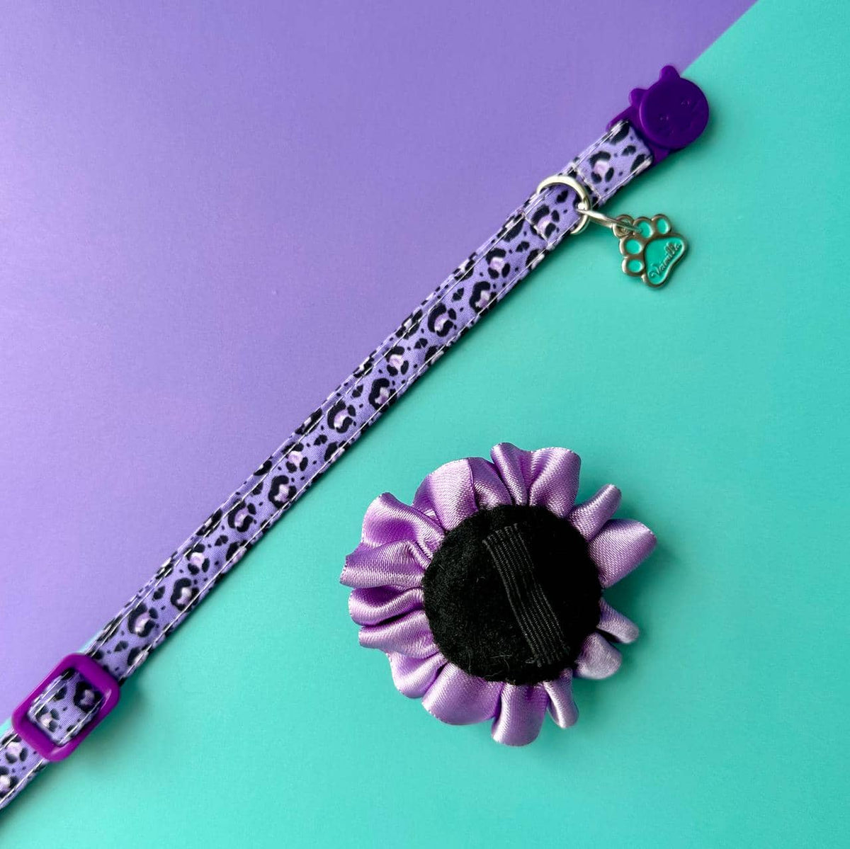 Collar para gatos con flor bicolor morado y lila - Animal print