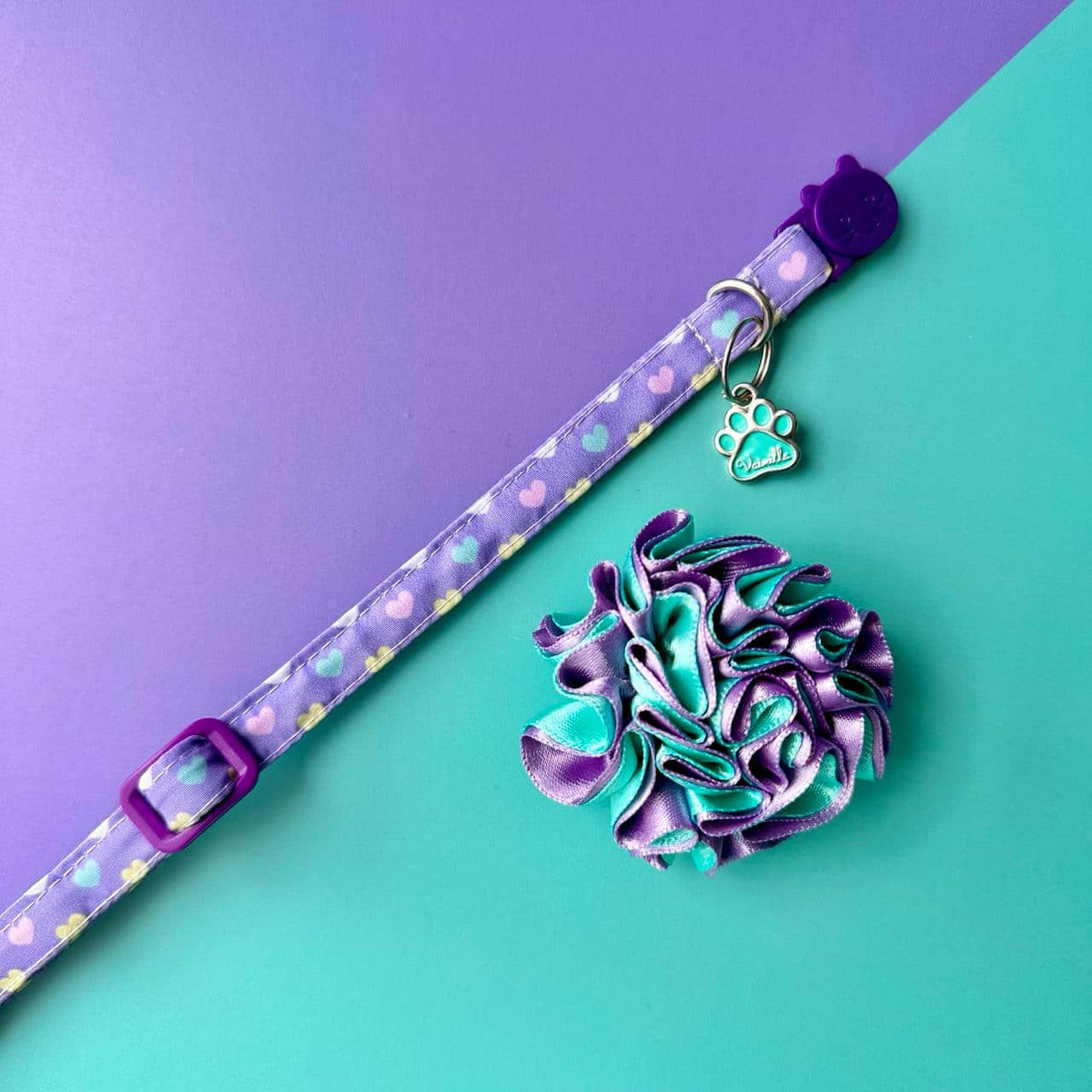 Collar para gatos con flor bicolor aguamarina y lila - Corazones