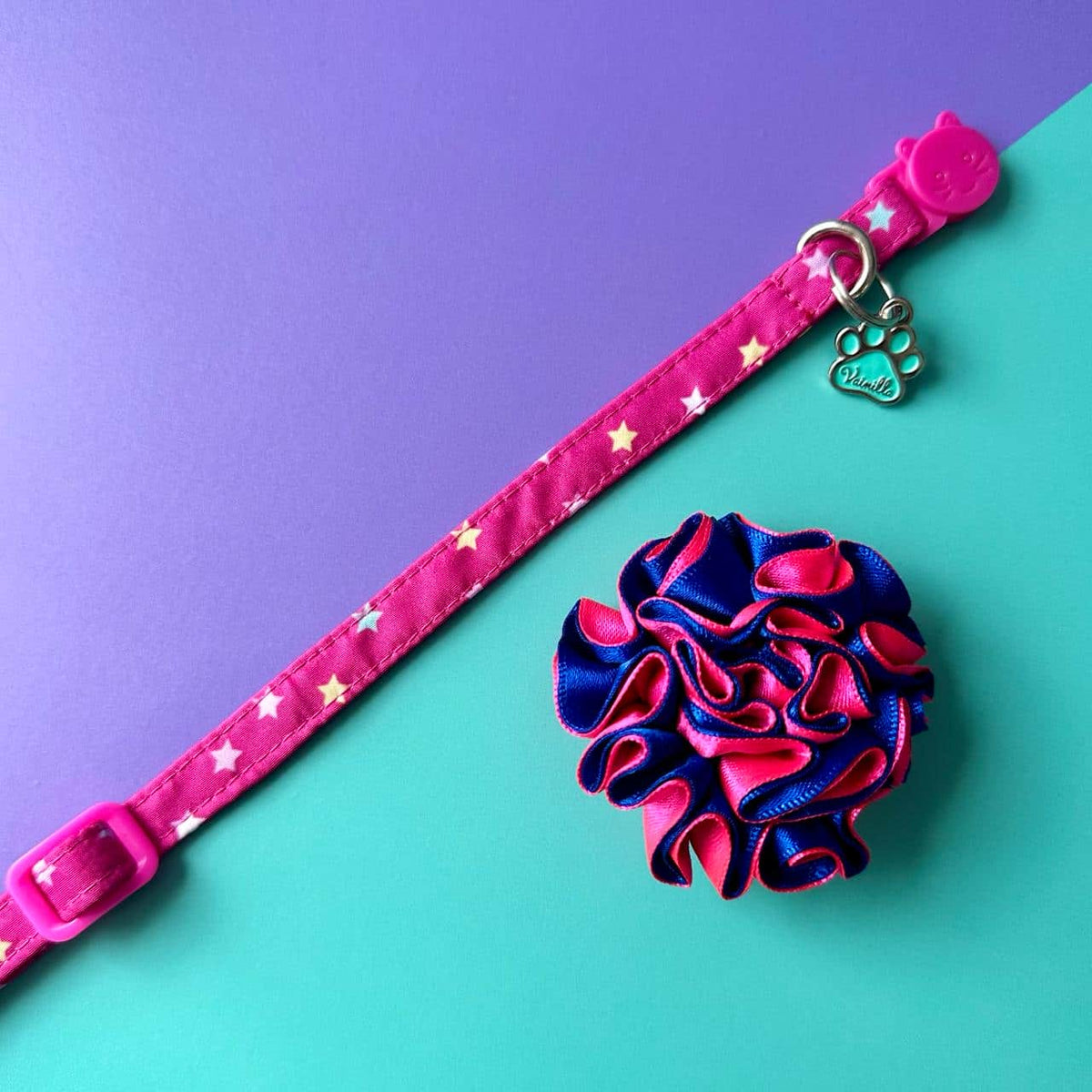Collar para gatos con flor bicolor fucsia y azul - Estrellas