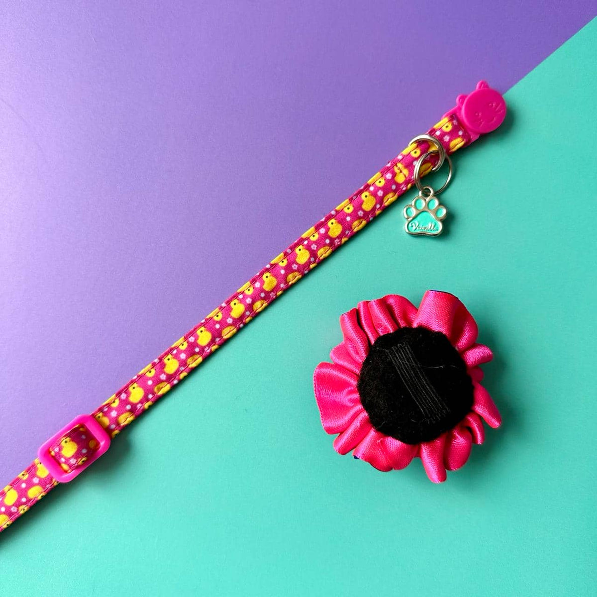 Collar para gatos con flor bicolor fucsia y azul - Patos