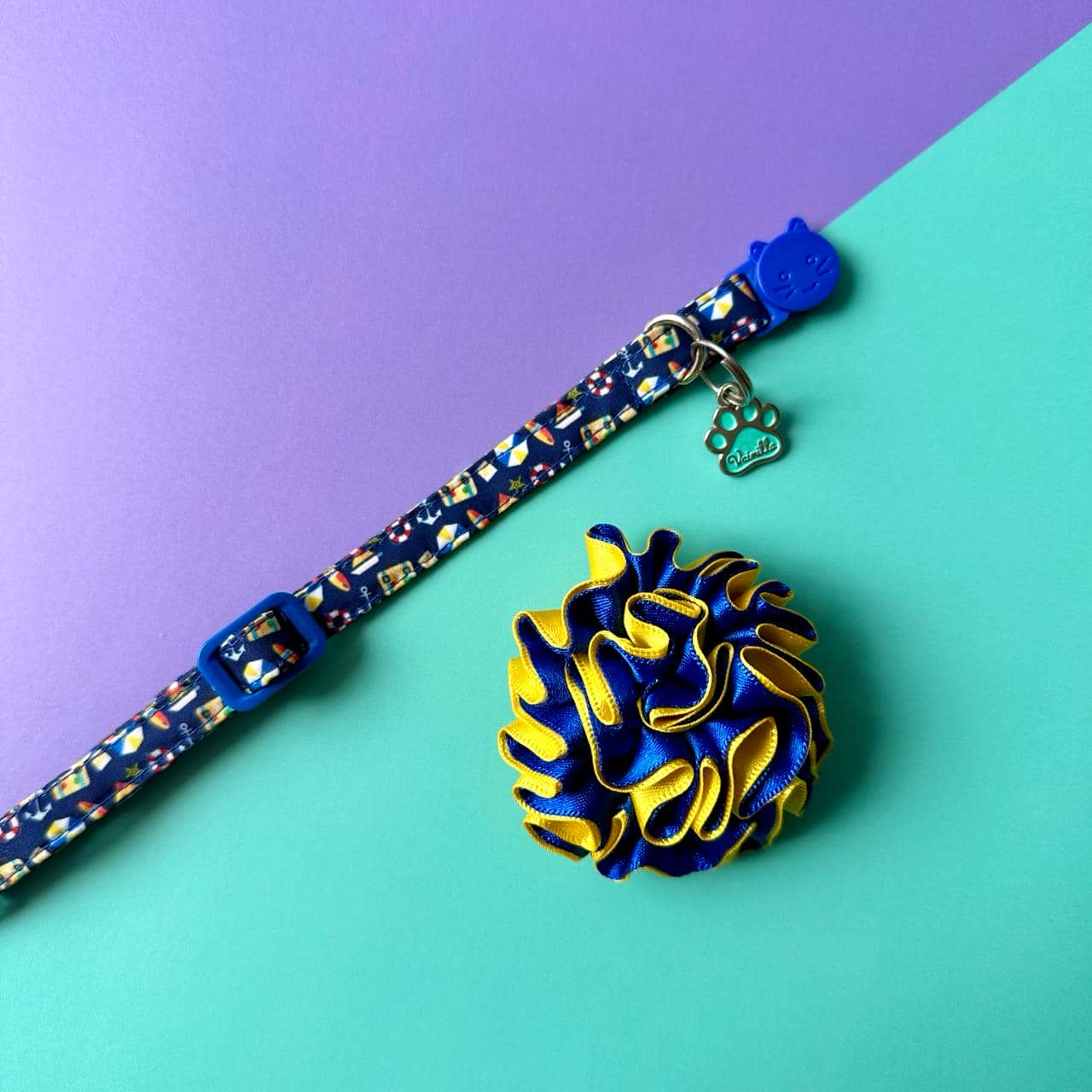 Collar para gatos con flor bicolor amarillo y azul - Playa