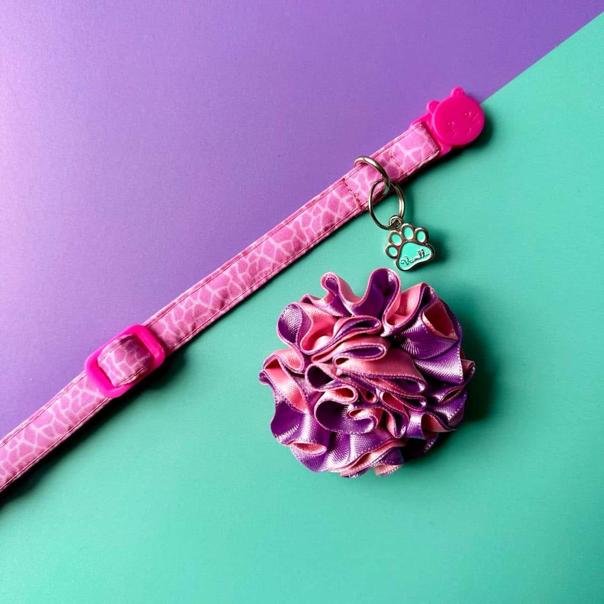 Collar para gatos con flor bicolor lila y rosado - Jirafa