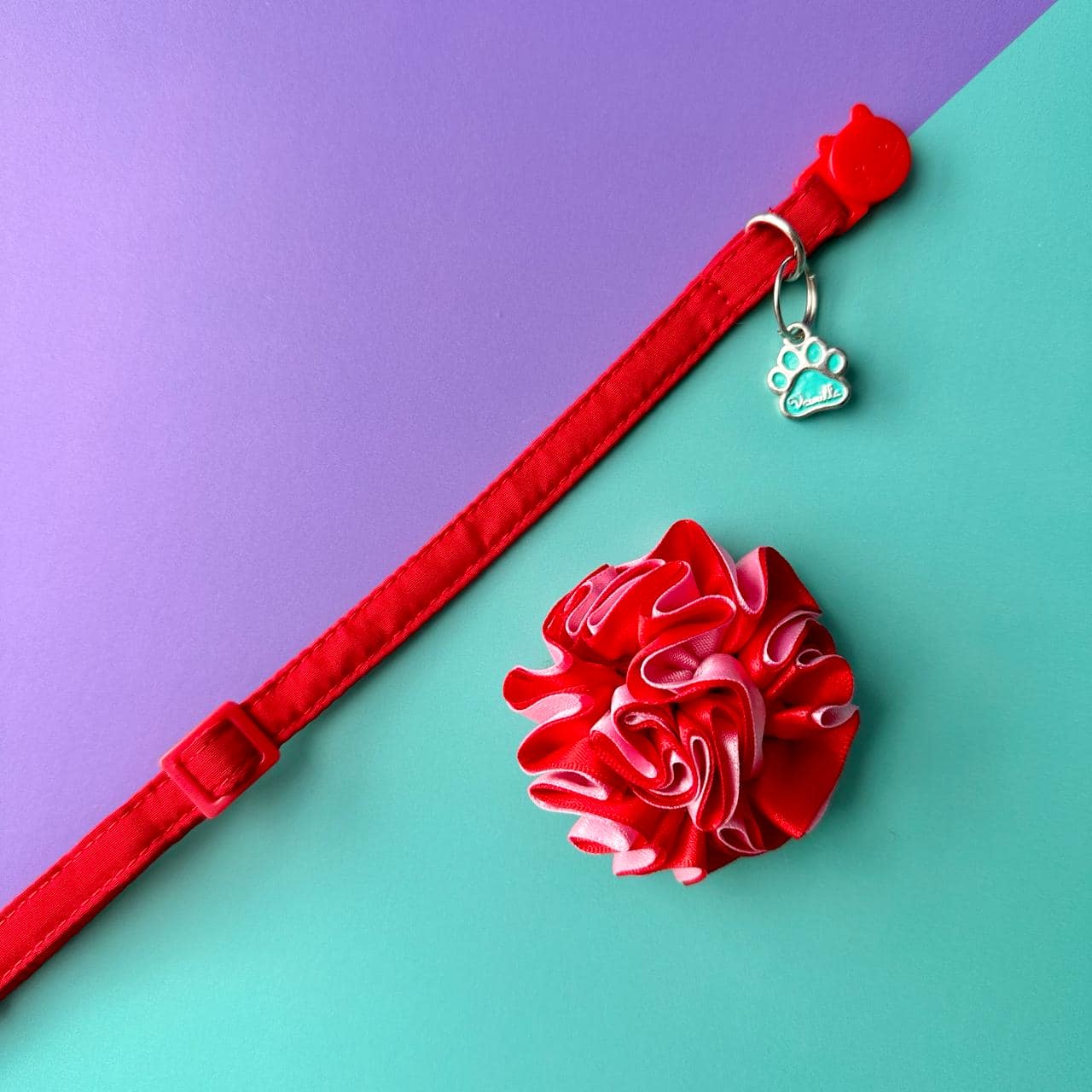 Collar para gatos con flor bicolor rojo y rosado