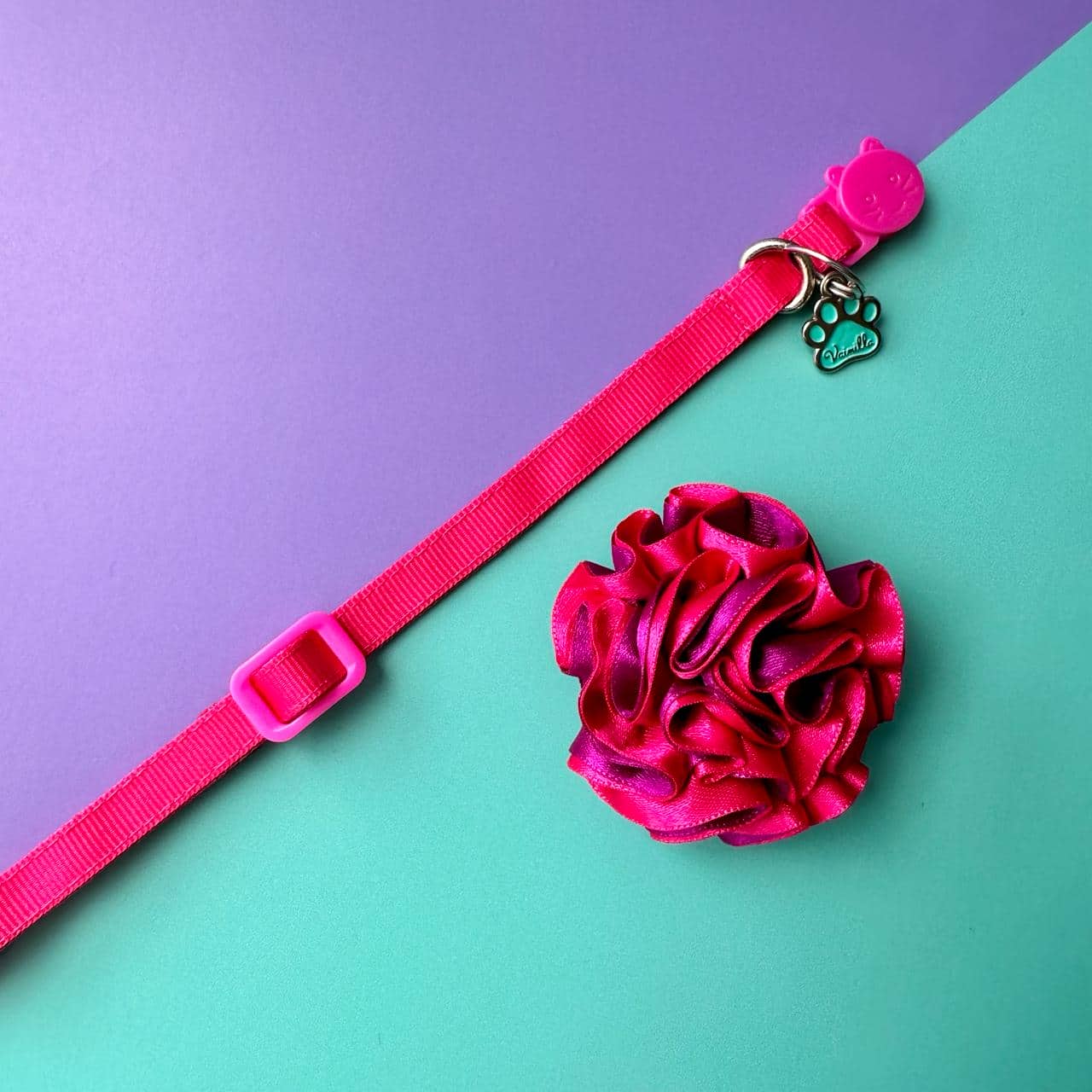Collar para gatos con flor bicolor fucsia y morado