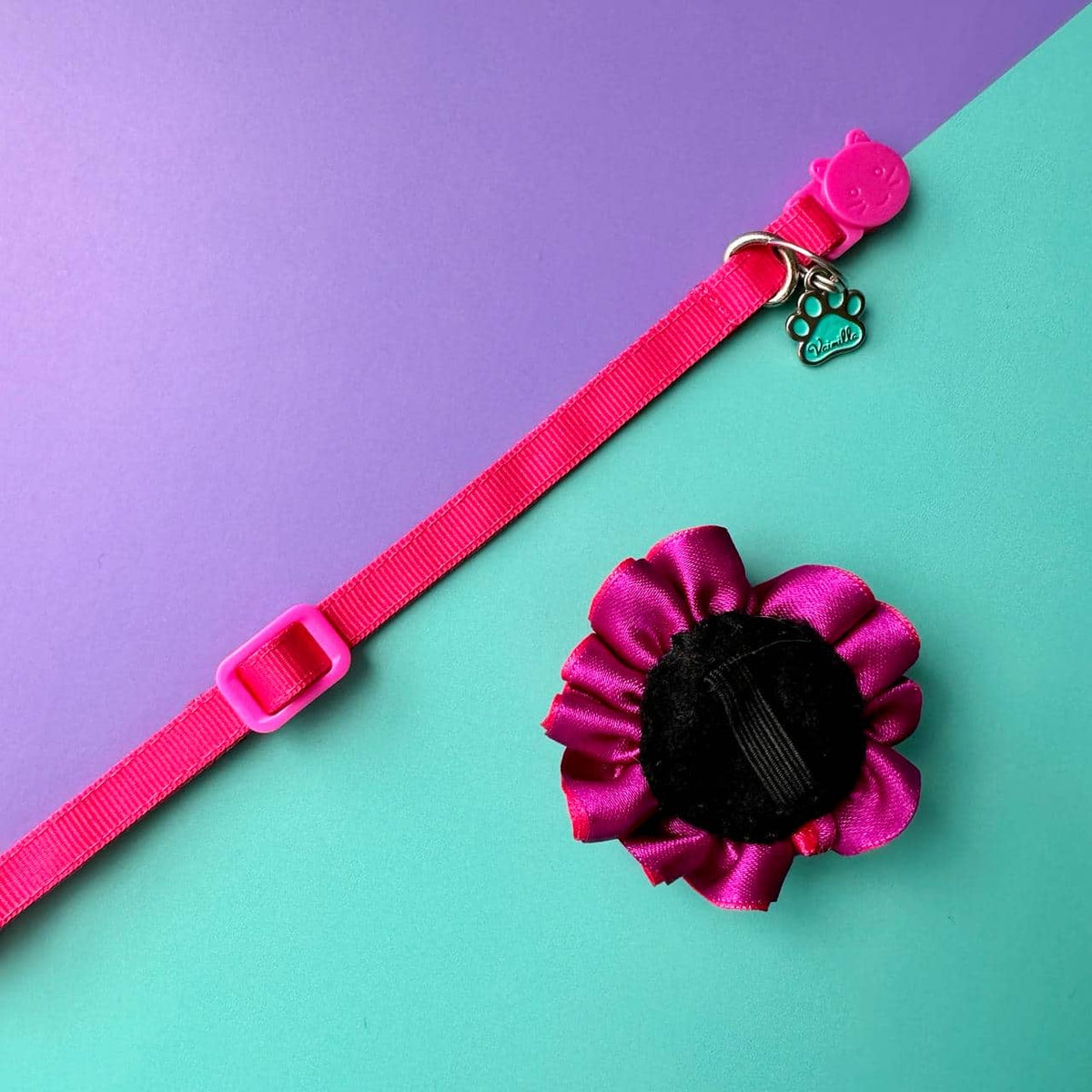 Collar para gatos con flor bicolor fucsia y morado