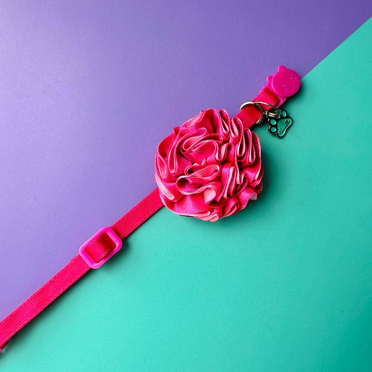 Collar para gatos con flor bicolor fucsia neón y rosado neón