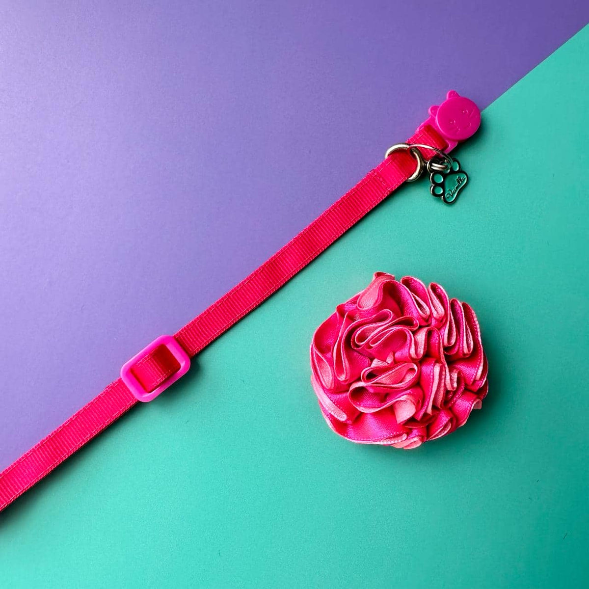 Collar para gatos con flor bicolor fucsia neón y rosado neón