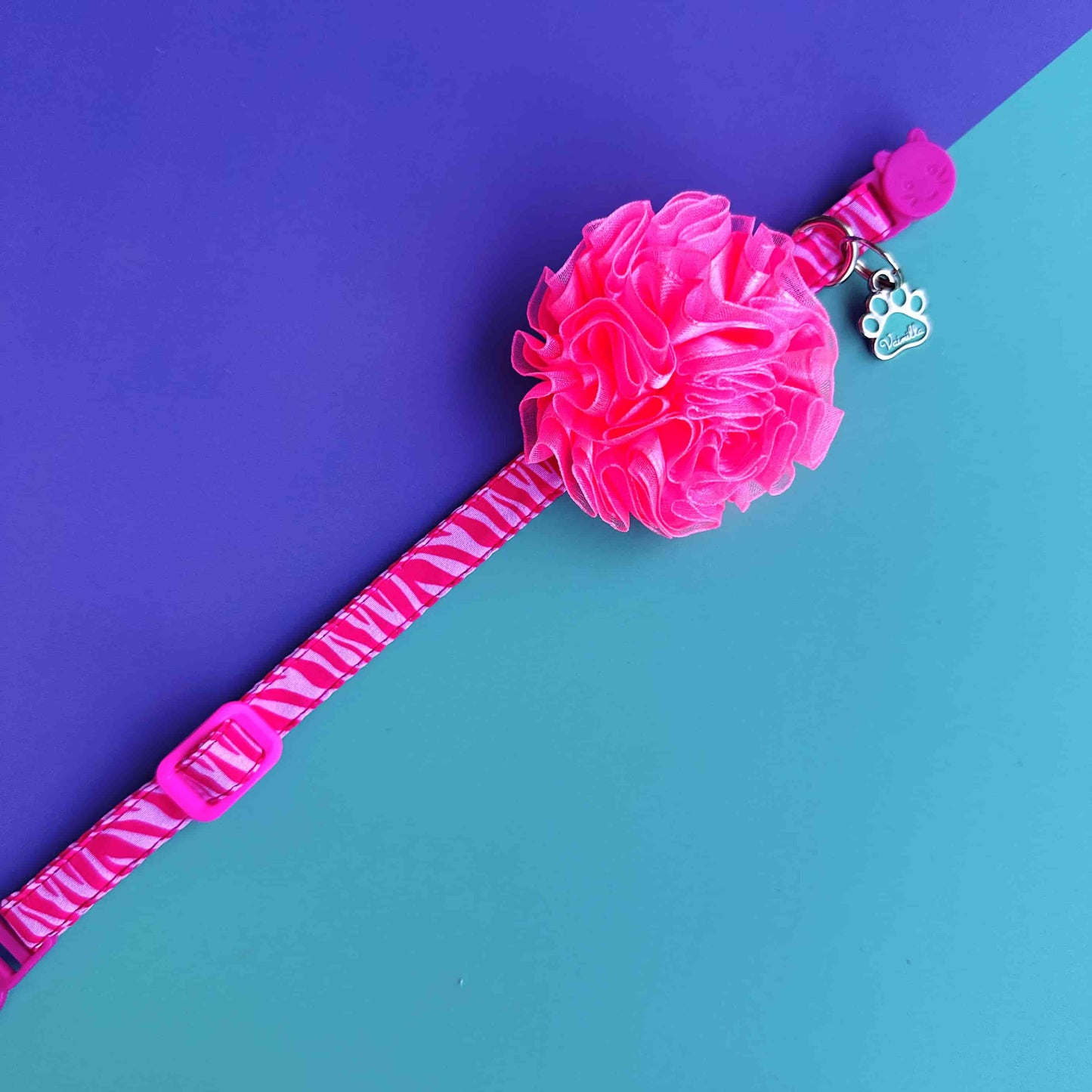 Collar para gatos Cebra fucsia con flor tul rosado neón