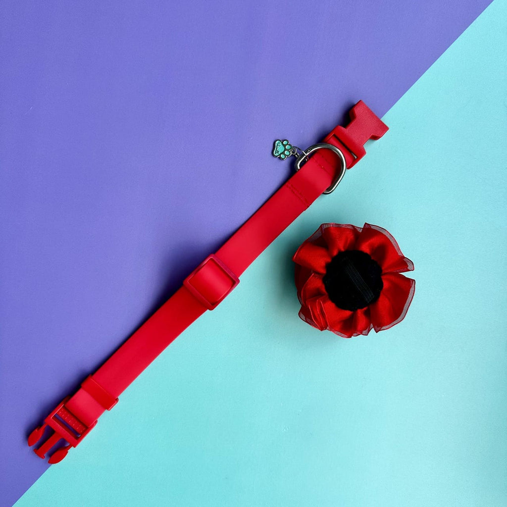 Collar para perros en goma impermeable rojo con flor tul