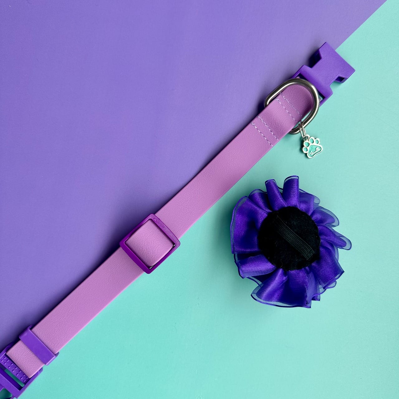 Collar para perros en goma impermeable lila con flor tul morada
