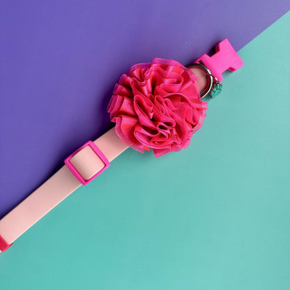 Collar para perros en goma impermeable rosado con flor tul fucsia neón