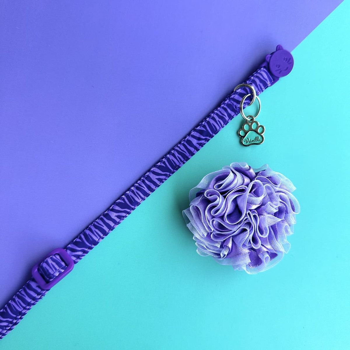Collar para gatos Cebra lila con flor tul lila