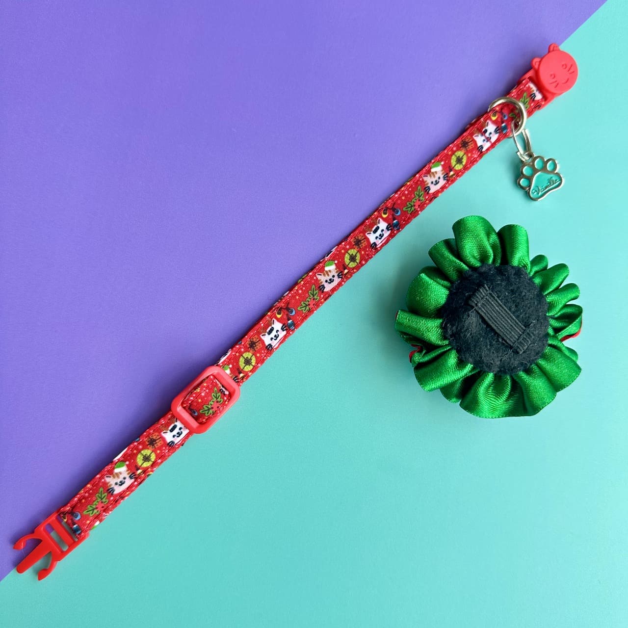 Collar para gatos con flor bicolor de Navidad gatuna