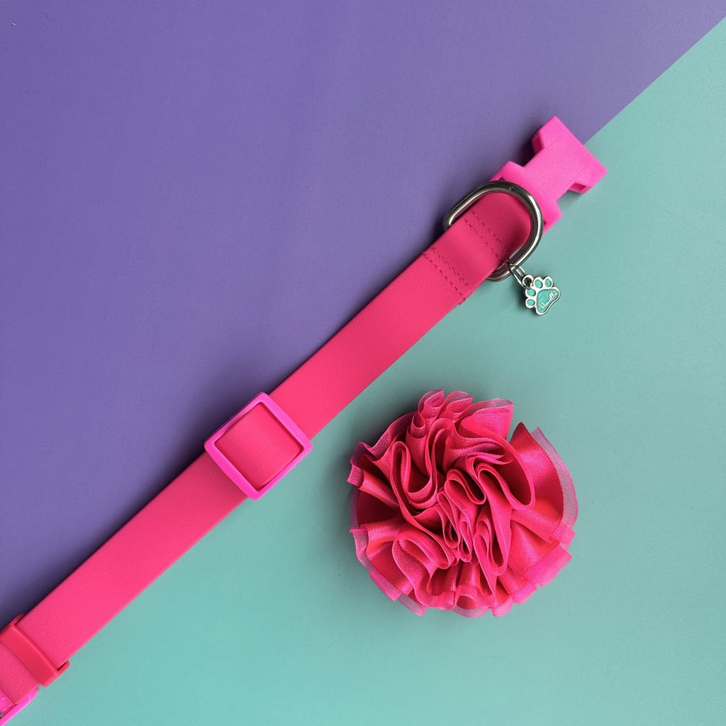 Collar para perros en goma impermeable fucsia con flor tul