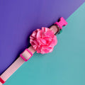 Collar para perros en goma impermeable rosado con flor tul rosado neón