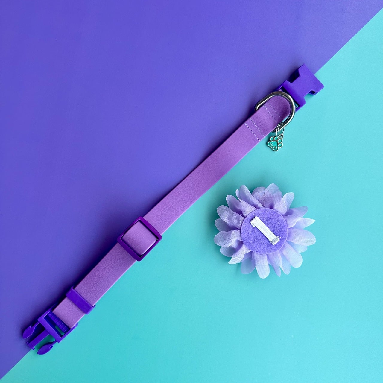 Collar para perros en goma lila con flor seda